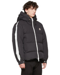 schwarze Daunenjacke von Moncler