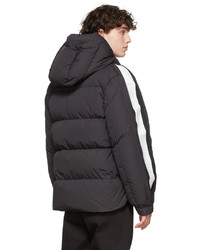 schwarze Daunenjacke von Moncler