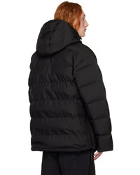 schwarze Daunenjacke