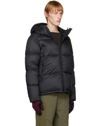 schwarze Daunenjacke von Snow Peak