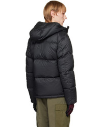 schwarze Daunenjacke von Snow Peak