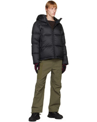 schwarze Daunenjacke von Snow Peak