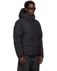 schwarze Daunenjacke von F/CE