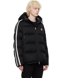 schwarze Daunenjacke von Moncler