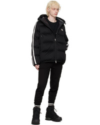 schwarze Daunenjacke von Moncler