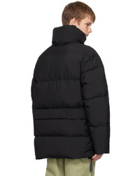 schwarze Daunenjacke