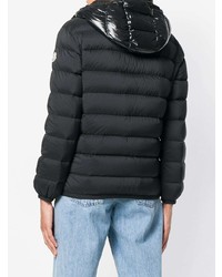 schwarze Daunenjacke von Moncler