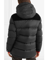 schwarze Daunenjacke von Moncler