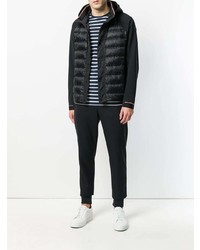 schwarze Daunenjacke von Moncler