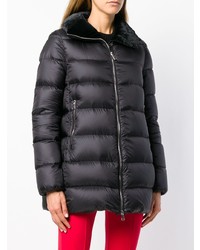 schwarze Daunenjacke von Moncler