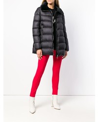 schwarze Daunenjacke von Moncler