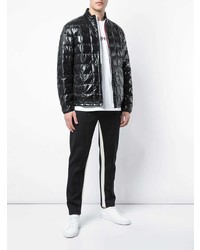 schwarze Daunenjacke von Moncler