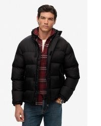 schwarze Daunenjacke von Superdry