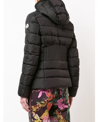 schwarze Daunenjacke von Moncler