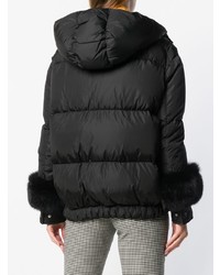 schwarze Daunenjacke von Moncler