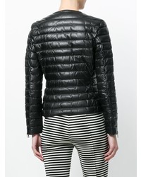 schwarze Daunenjacke von Moncler