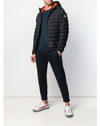 schwarze Daunenjacke von Moncler