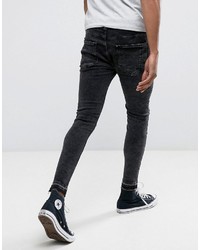 schwarze enge Jeans mit Destroyed-Effekten