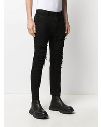 schwarze enge Jeans mit Destroyed-Effekten von Julius