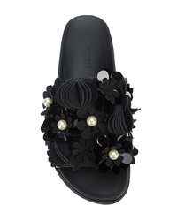 schwarze flache Sandalen aus Leder mit Blumenmuster von Mercedes Castillo