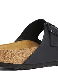 schwarze flache Sandalen aus Leder von Birkenstock