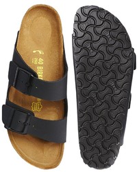 schwarze flache Sandalen aus Leder von Birkenstock