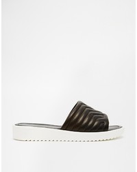 schwarze flache Sandalen aus Leder von Asos