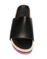 schwarze flache Sandalen aus Leder von Moncler