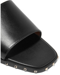 schwarze flache Sandalen aus Leder von Valentino