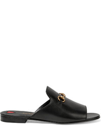 schwarze flache Sandalen aus Leder von Gucci