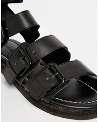 schwarze flache Sandalen aus Leder