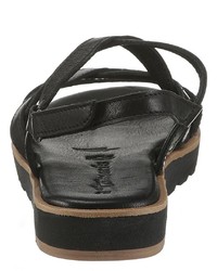 schwarze flache Sandalen aus Leder von Tamaris