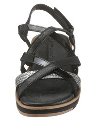 schwarze flache Sandalen aus Leder von Tamaris