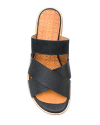 schwarze flache Sandalen aus Leder von Chie Mihara