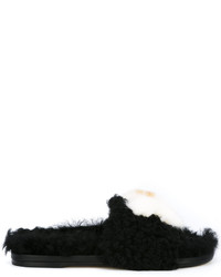 schwarze flache Sandalen aus Pelz von Anya Hindmarch