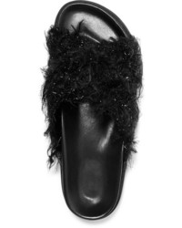 schwarze flache Sandalen aus Pelz von Simone Rocha