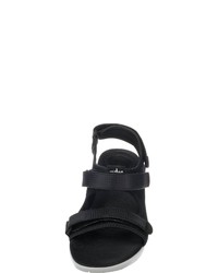 schwarze flache Sandalen aus Segeltuch von FitFlop