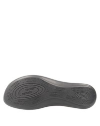 schwarze flache Sandalen aus Segeltuch von Romika