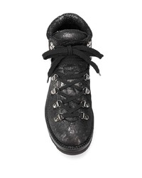 schwarze flache Stiefel mit einer Schnürung aus Kalbshaar von Moncler