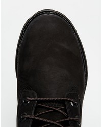 schwarze flache Stiefel mit einer Schnürung aus Leder von Timberland