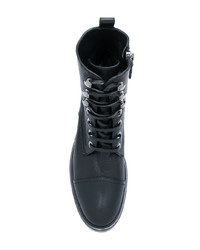 schwarze flache Stiefel mit einer Schnürung aus Leder von Casadei