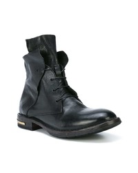 schwarze flache Stiefel mit einer Schnürung aus Leder von Moma