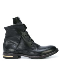 schwarze flache Stiefel mit einer Schnürung aus Leder von Moma