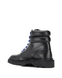 schwarze flache Stiefel mit einer Schnürung aus Leder von Bally