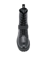 schwarze flache Stiefel mit einer Schnürung aus Leder von Moncler
