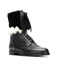 schwarze flache Stiefel mit einer Schnürung aus Leder von Manolo Blahnik