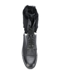 schwarze flache Stiefel mit einer Schnürung aus Leder von Manolo Blahnik