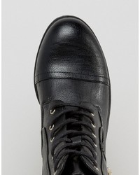 schwarze flache Stiefel mit einer Schnürung aus Leder von Call it SPRING