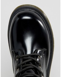 schwarze flache Stiefel mit einer Schnürung aus Leder von Park Lane