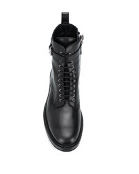 schwarze flache Stiefel mit einer Schnürung aus Leder von Belstaff